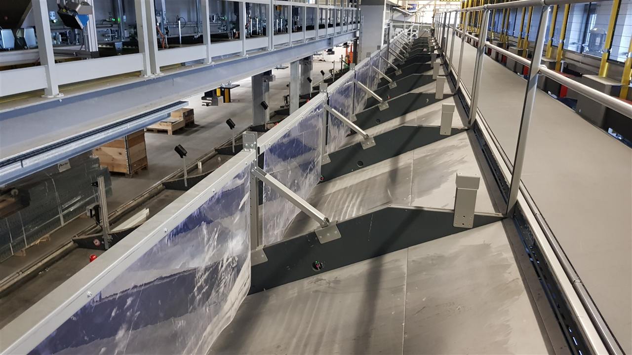 Rutschen-Ausschleusung in der Sortierhalle